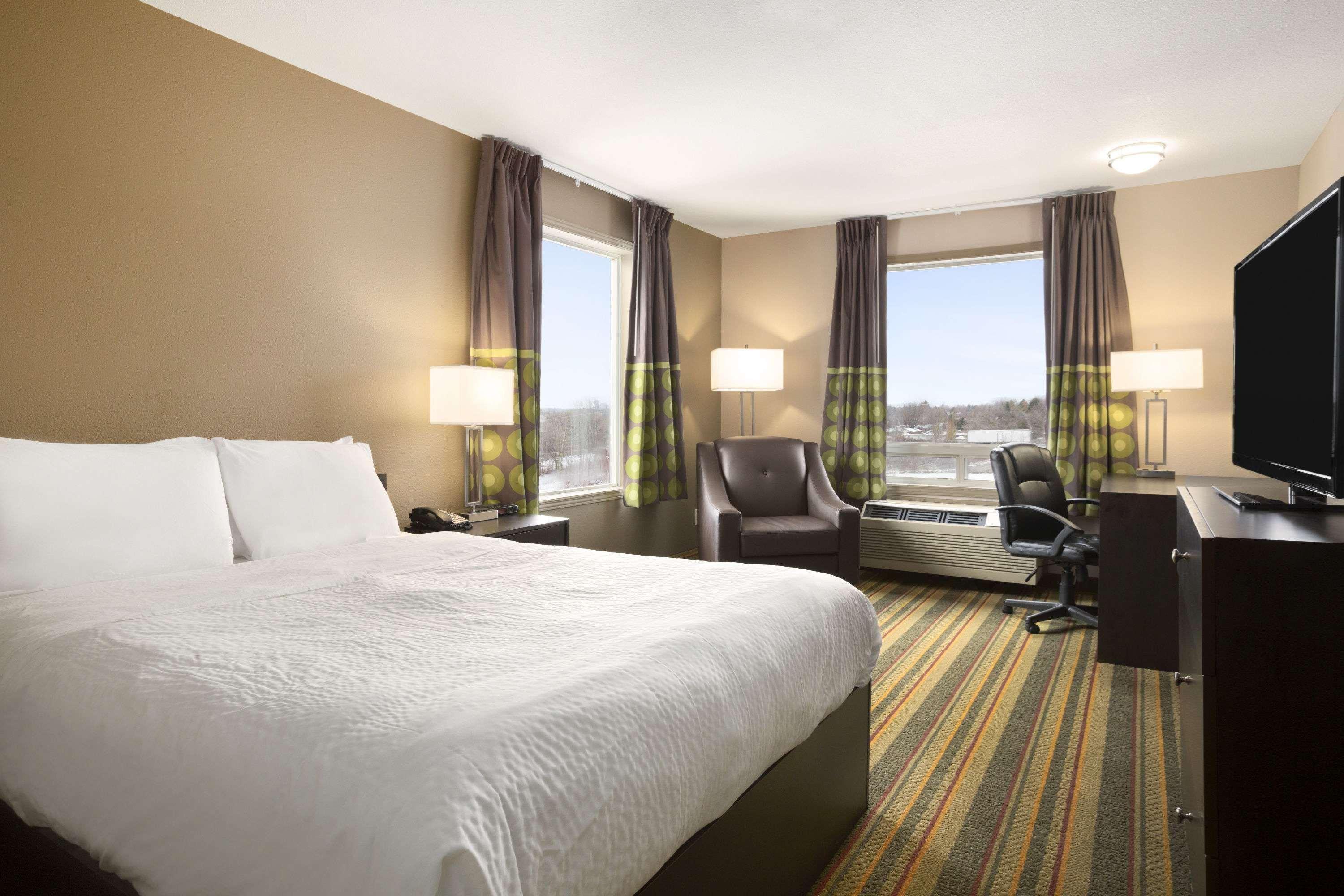 Days Inn By Wyndham Woodstock Esterno foto
