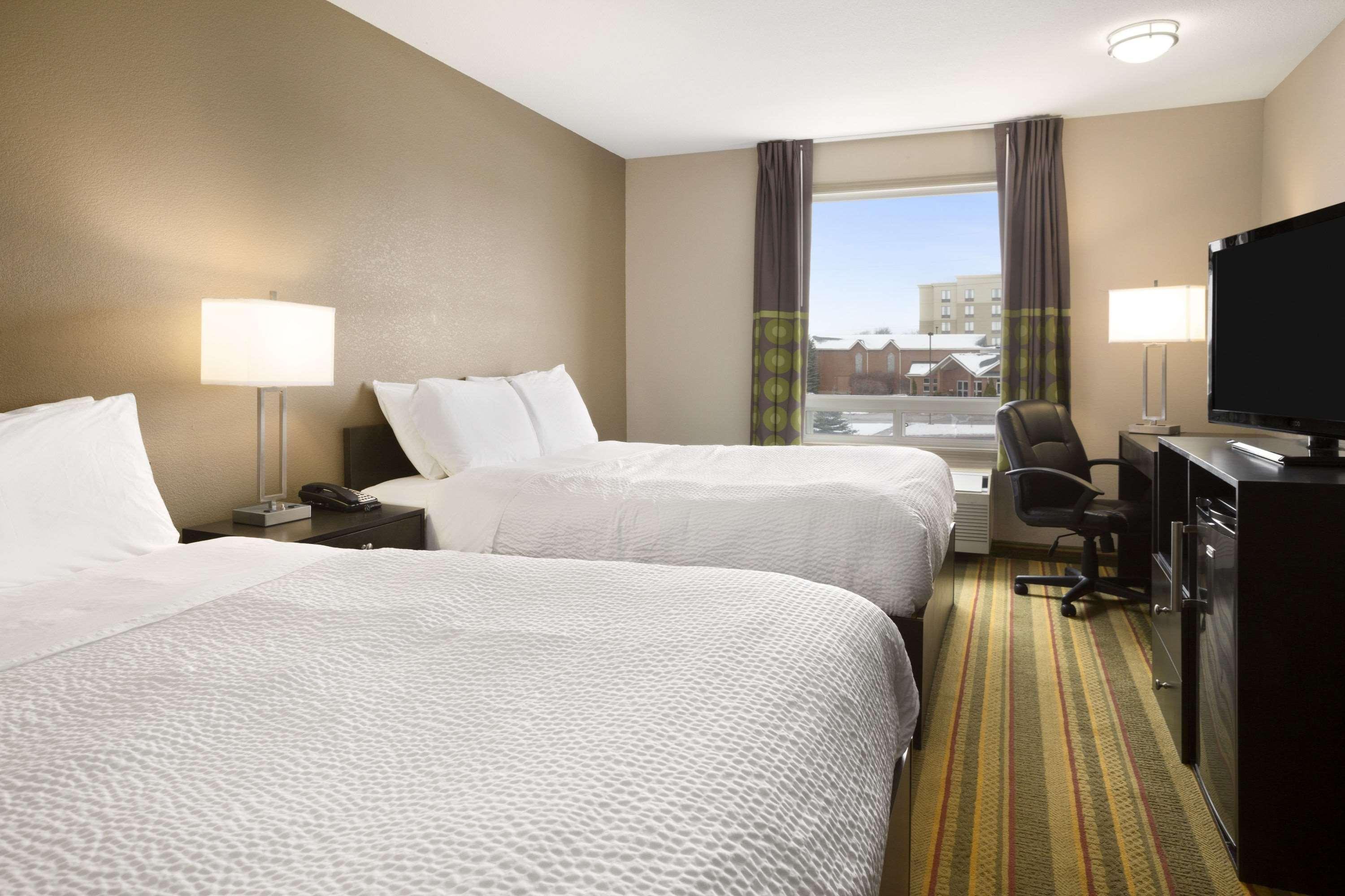 Days Inn By Wyndham Woodstock Esterno foto