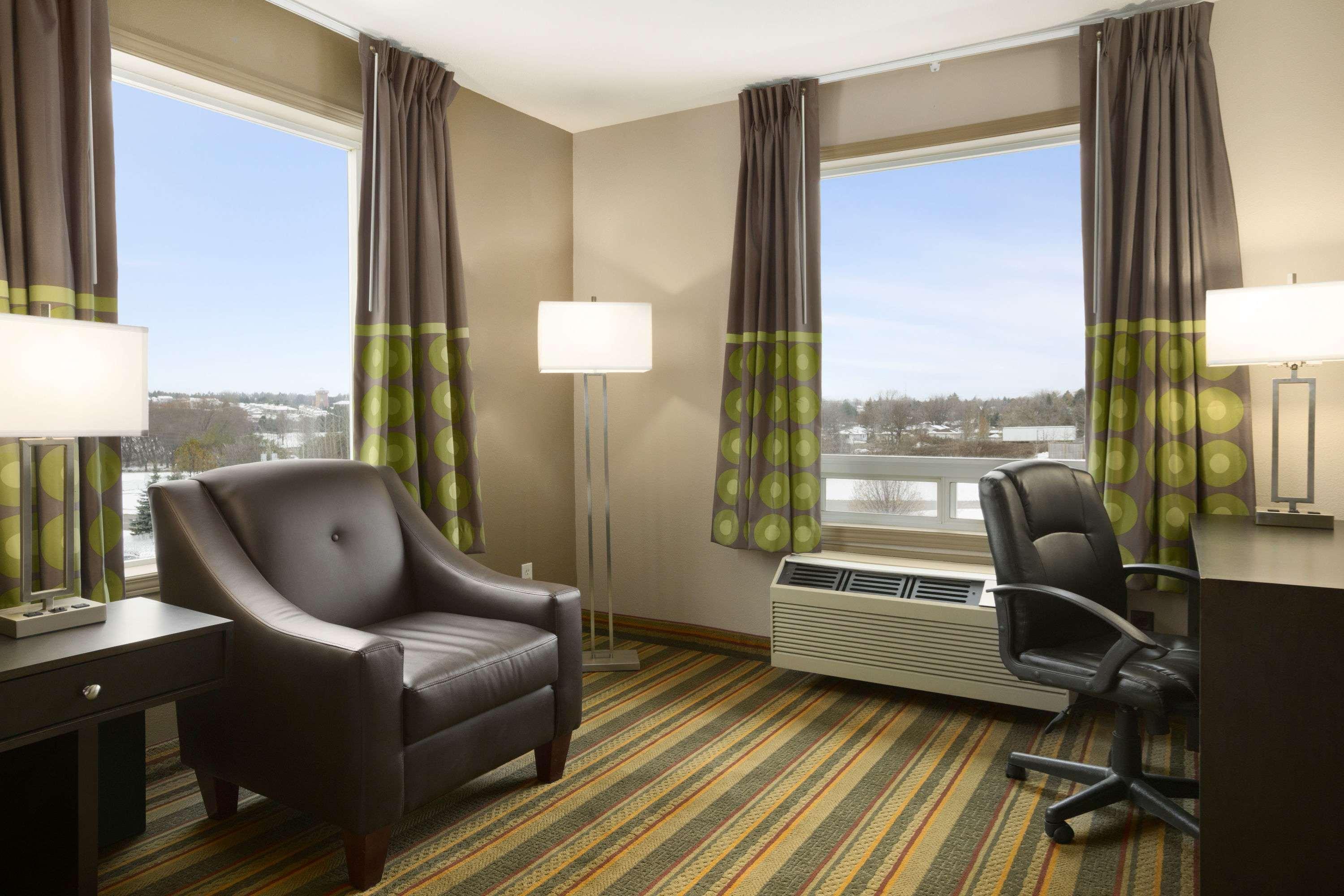 Days Inn By Wyndham Woodstock Esterno foto