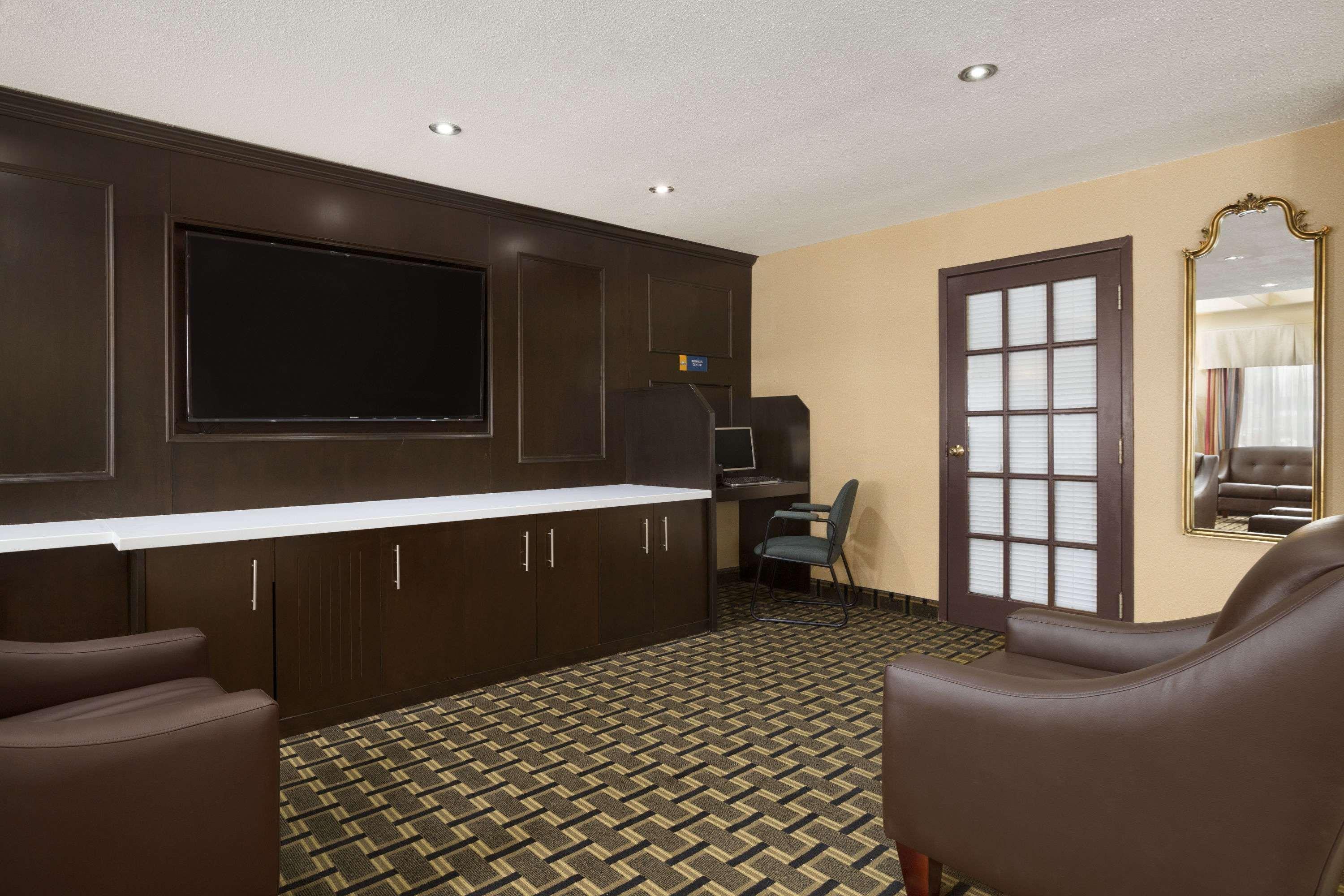 Days Inn By Wyndham Woodstock Esterno foto