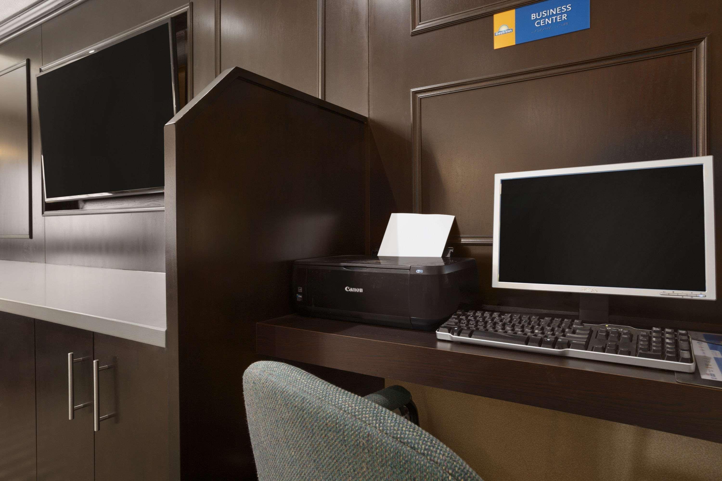 Days Inn By Wyndham Woodstock Esterno foto