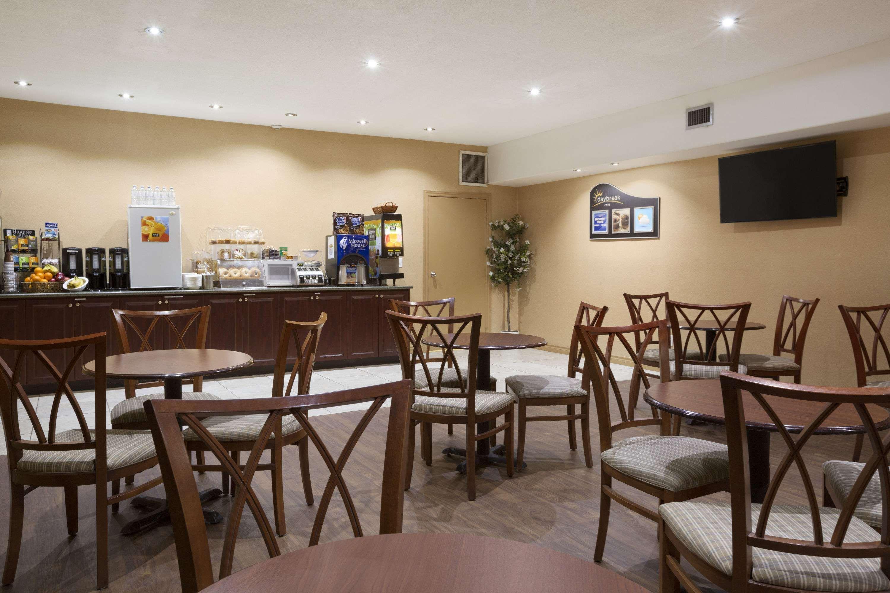 Days Inn By Wyndham Woodstock Esterno foto