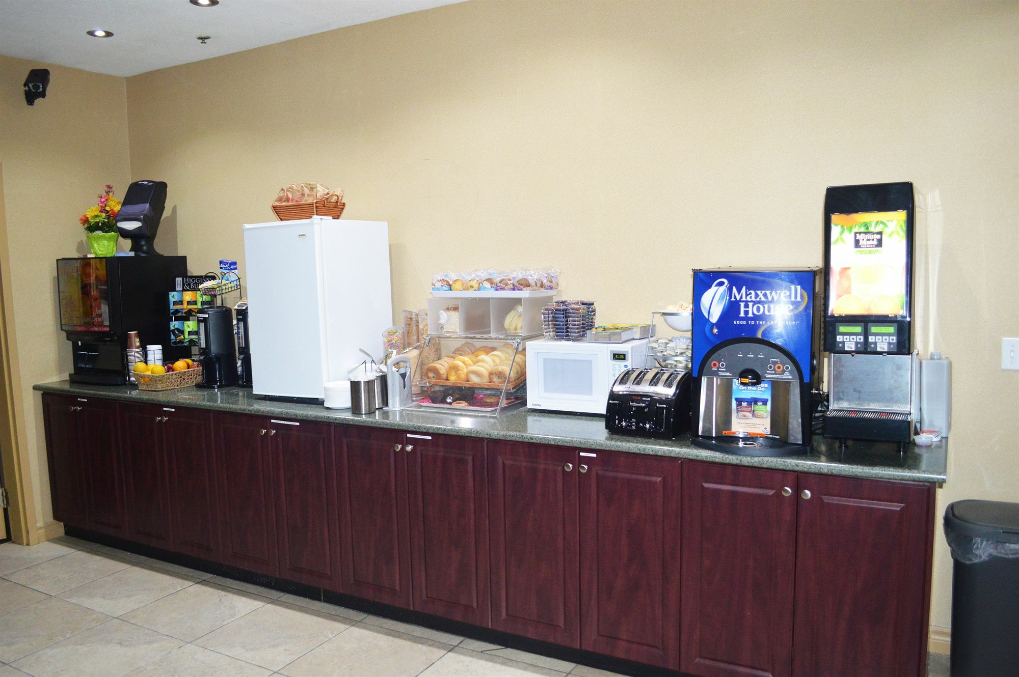 Days Inn By Wyndham Woodstock Esterno foto