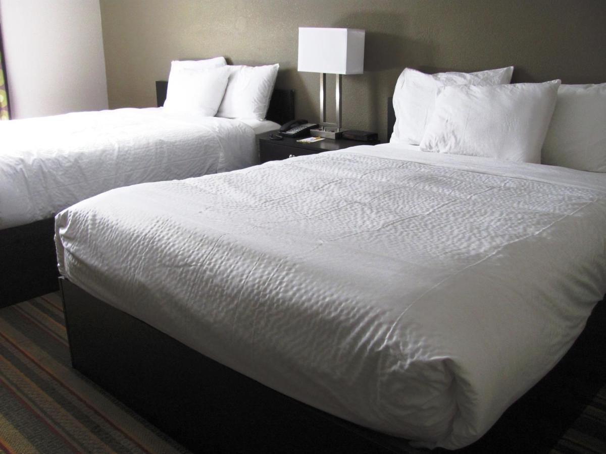 Days Inn By Wyndham Woodstock Esterno foto